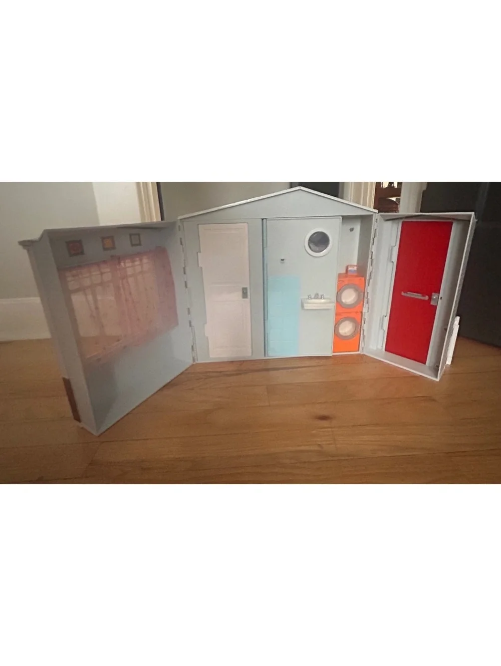 Vintage 2005 Mattel Barbie Totally Real Fold Up Doll House